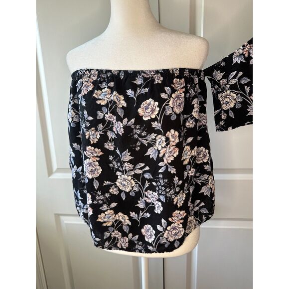 American Eagle Off the shoulder top - Picture 2 of 5